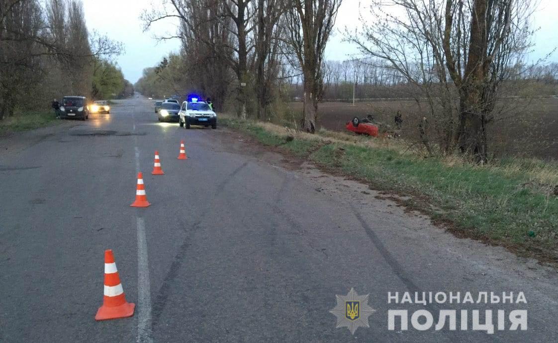 Под Киевом перевернулся ВАЗ с водителем без прав: погибла 17-летняя девушка